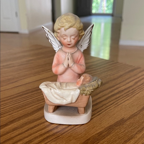 Vintage Porcelain Angel Figurine with Baby in Manger - Picture 1 of 2